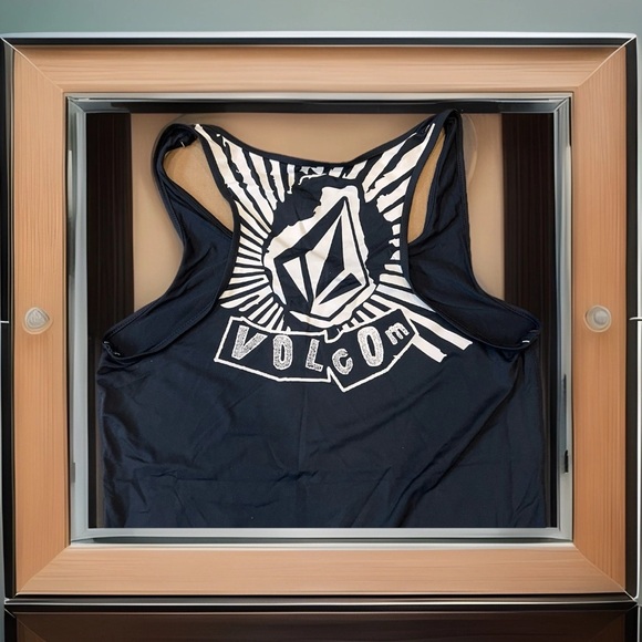 VOLCOM Women’s Surfwear Black and White Tank Top - Picture 1 of 5